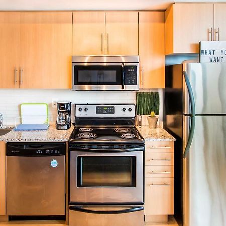 Micasa Suites - Stylish Condo In Maple Leaf Square تورونتو المظهر الخارجي الصورة